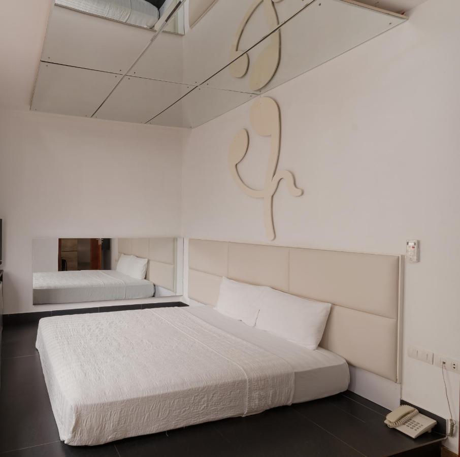 Blue Diamond Apartment Hotel Ханой Екстериор снимка